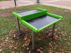 Unterfahrbarbarer Tisch
