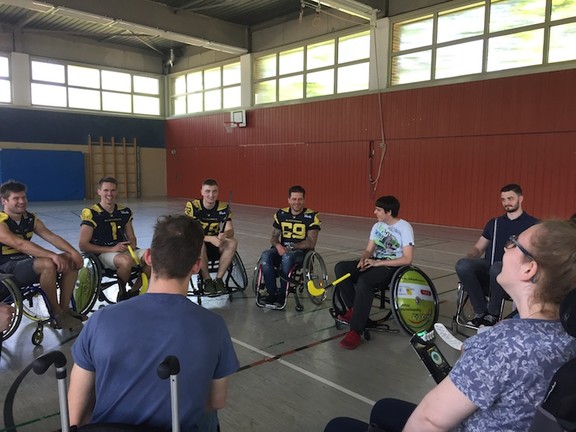 Die Blackhawks versuchen sich im Rolli-Hockey